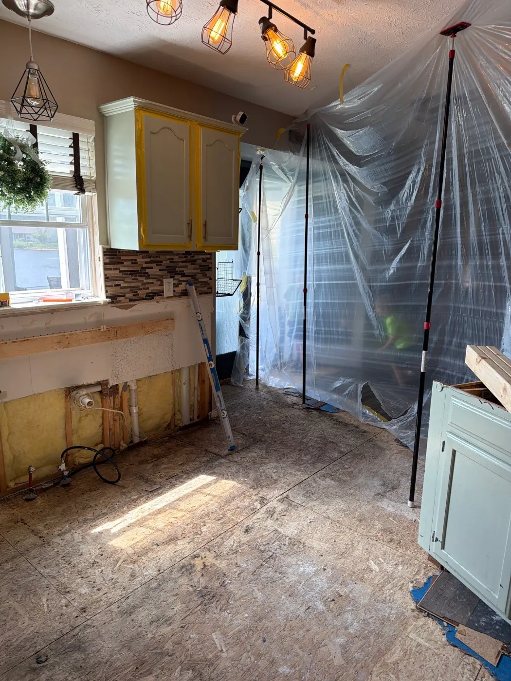 Category 3 sewage cleanup in Fortville basement